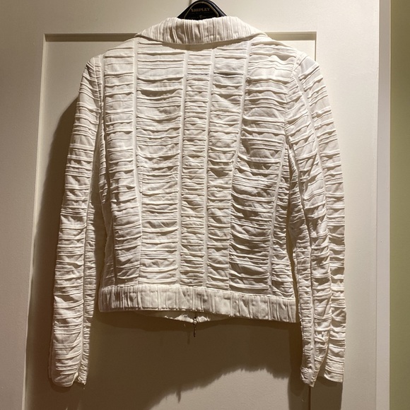 🥳Bellessa white zippered light jacket/top. Size 6 - Picture 8 of 8